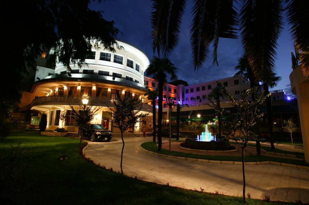 Hotel Intourist Palace Batumi Exterior photo