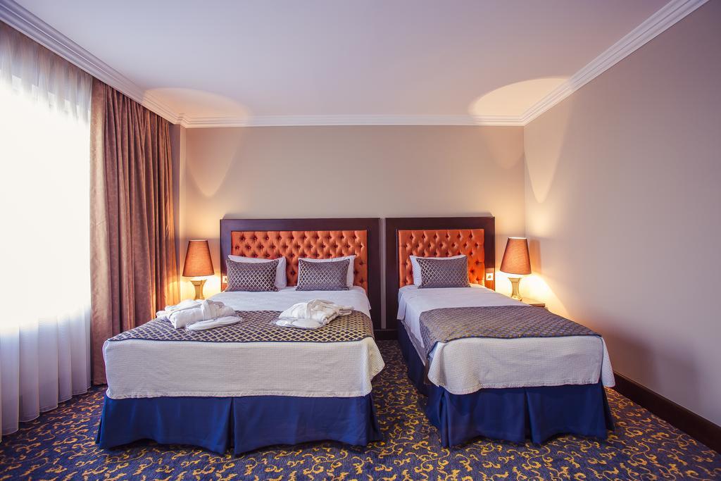Hotel Intourist Palace Batumi Room photo