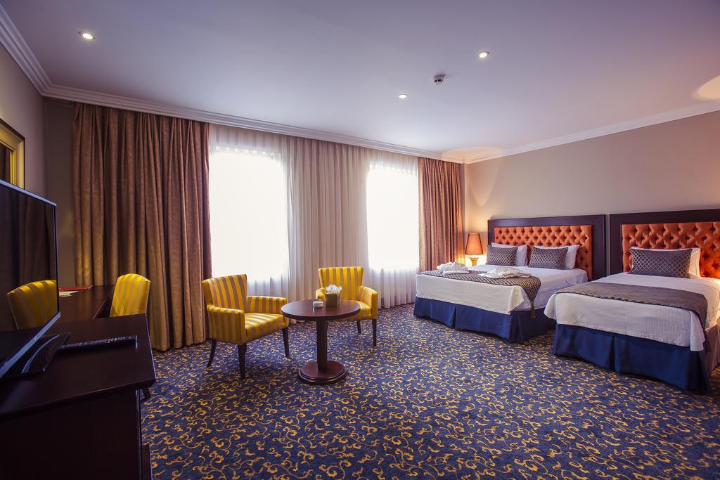 Hotel Intourist Palace Batumi Room photo