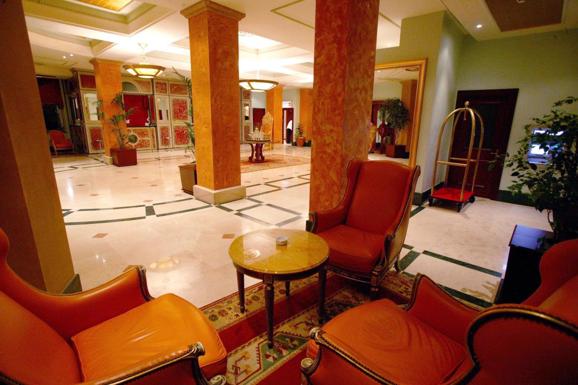 Hotel Intourist Palace Batumi Exterior photo