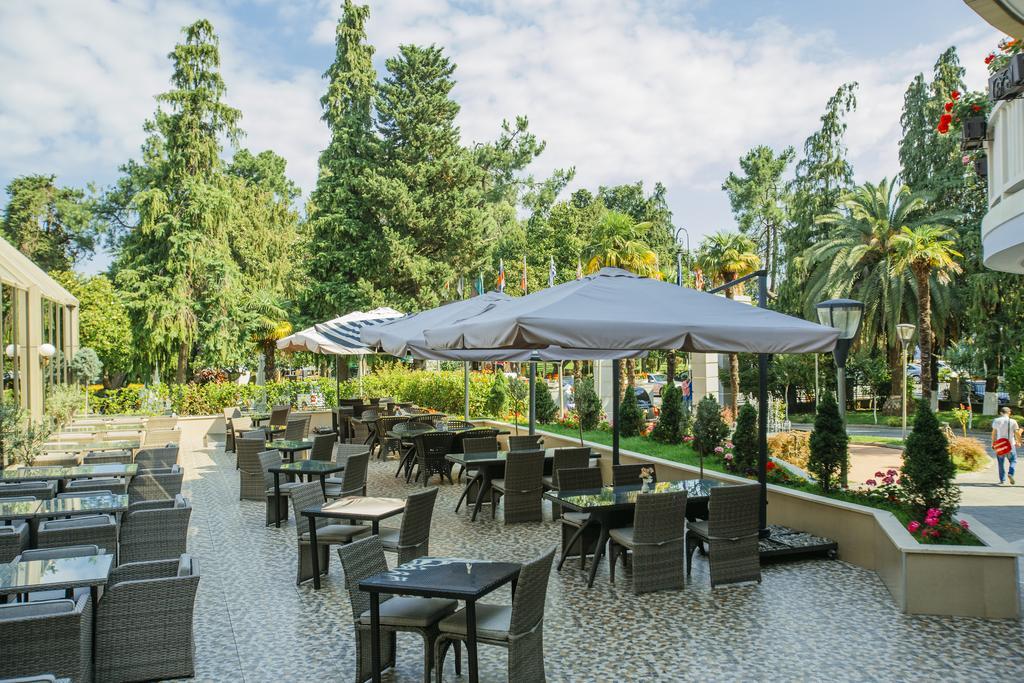 Hotel Intourist Palace Batumi Exterior photo