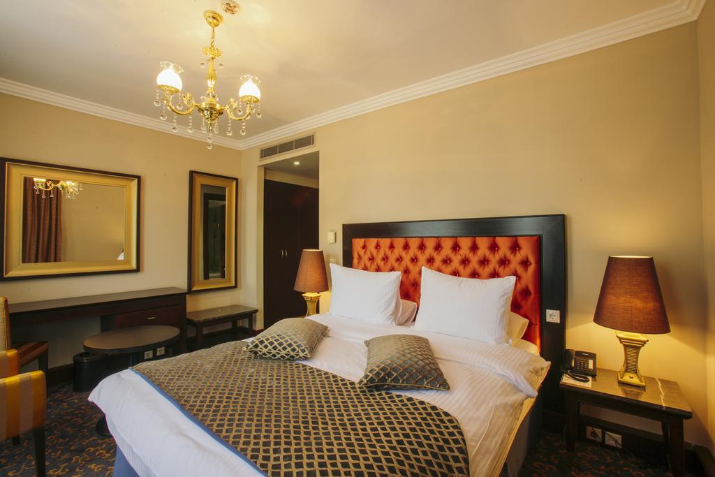 Hotel Intourist Palace Batumi Exterior photo