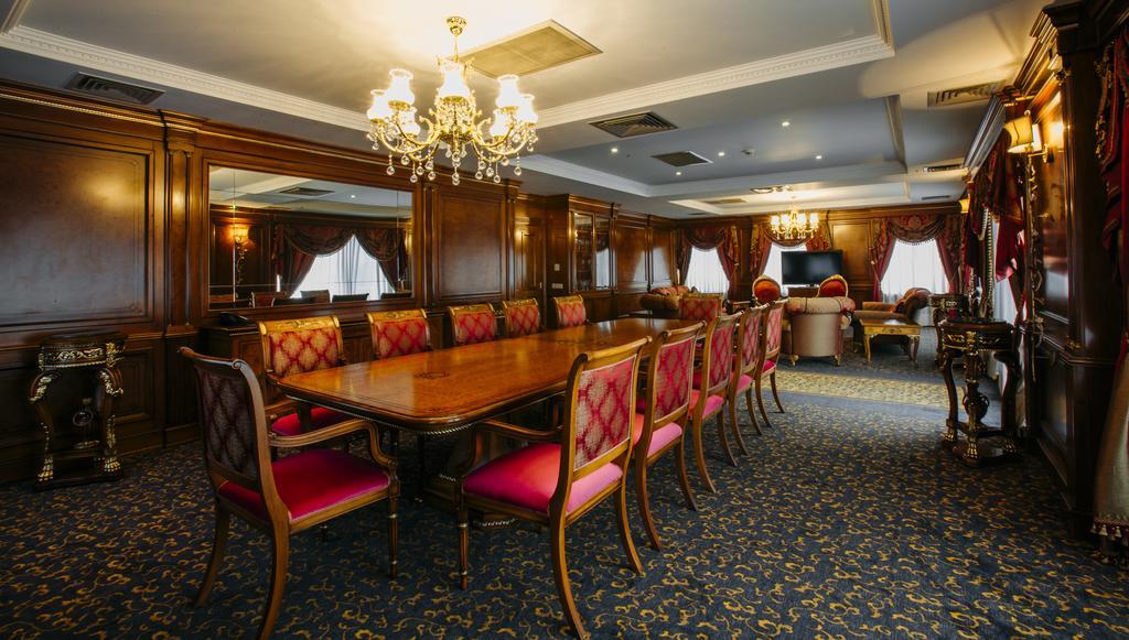 Hotel Intourist Palace Batumi Exterior photo