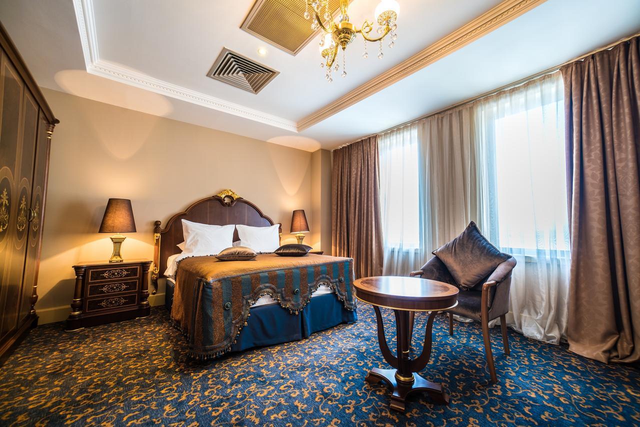 Hotel Intourist Palace Batumi Exterior photo