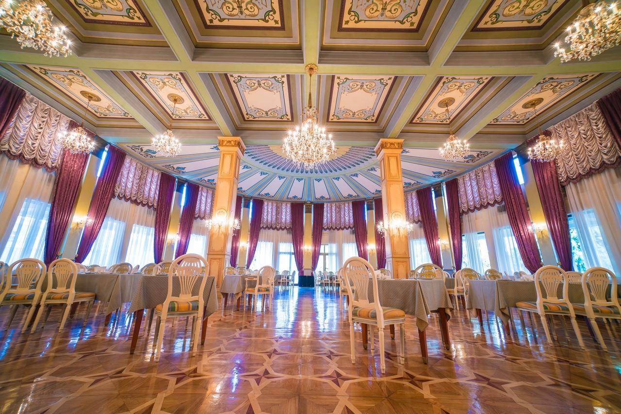 Hotel Intourist Palace Batumi Exterior photo
