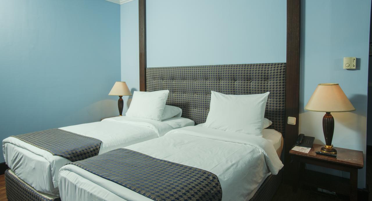 Hotel Intourist Palace Batumi Exterior photo