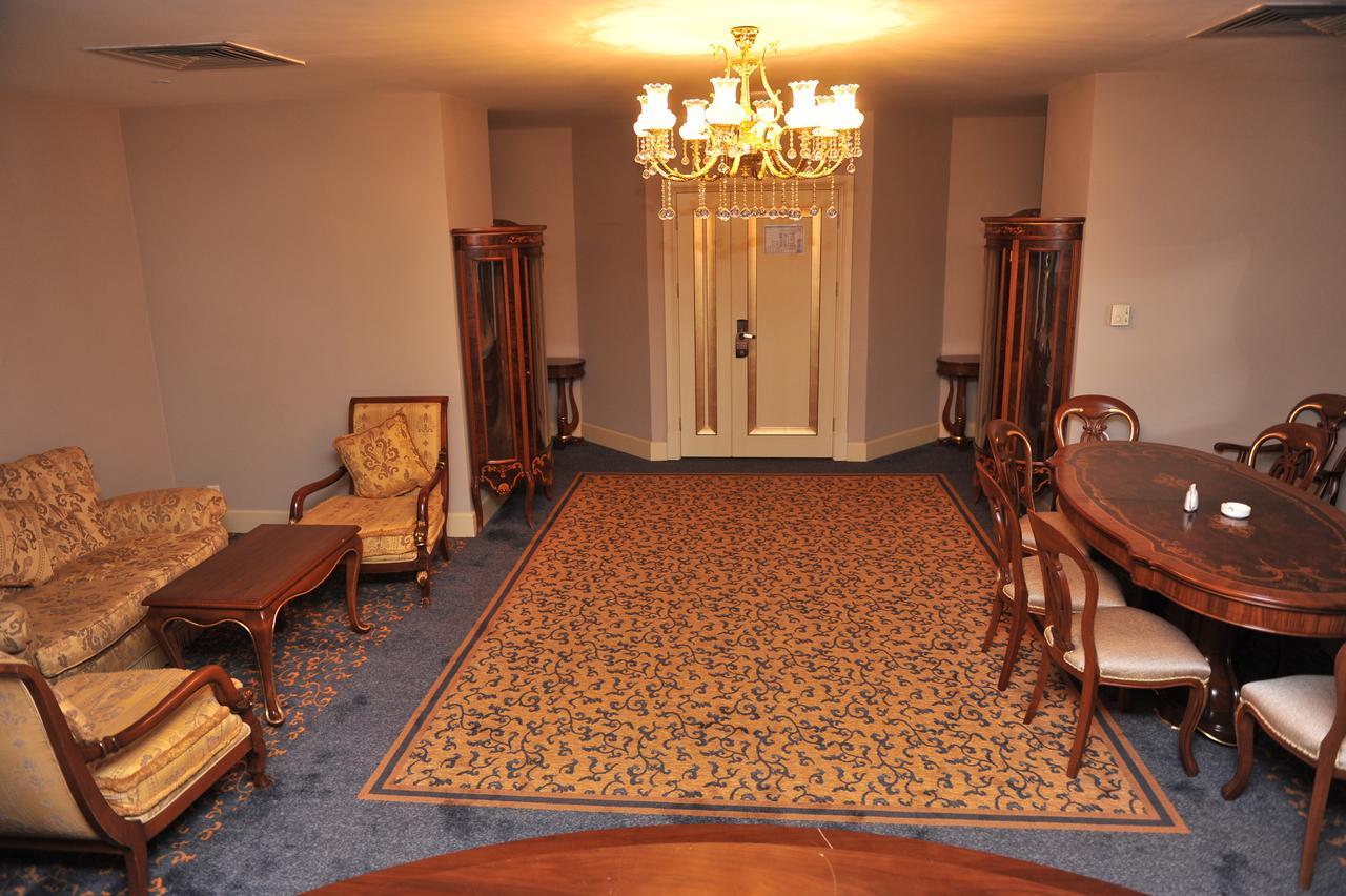 Hotel Intourist Palace Batumi Room photo