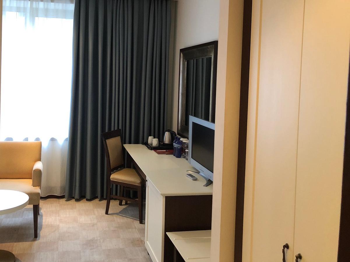 Hotel Intourist Palace Batumi Exterior photo