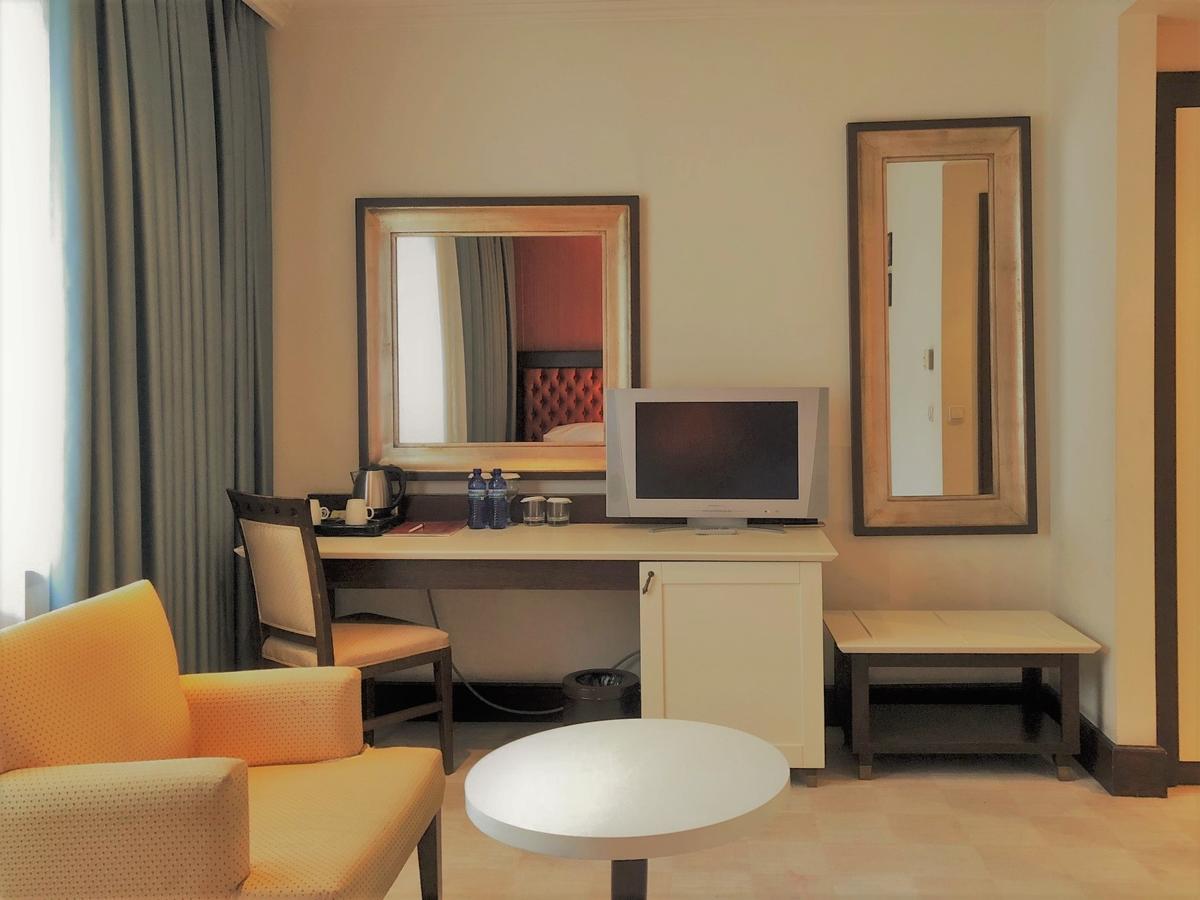 Hotel Intourist Palace Batumi Exterior photo
