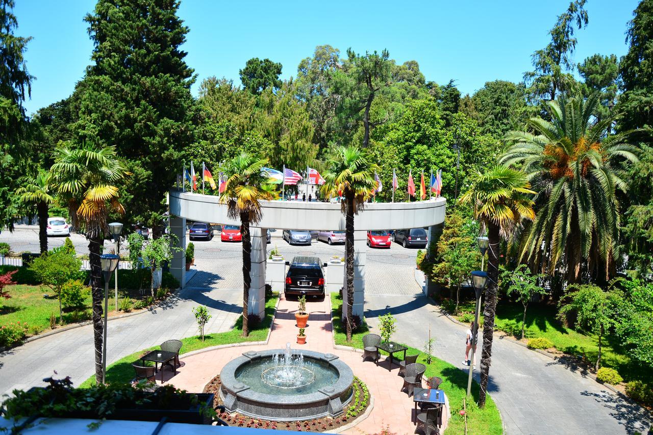 Hotel Intourist Palace Batumi Exterior photo