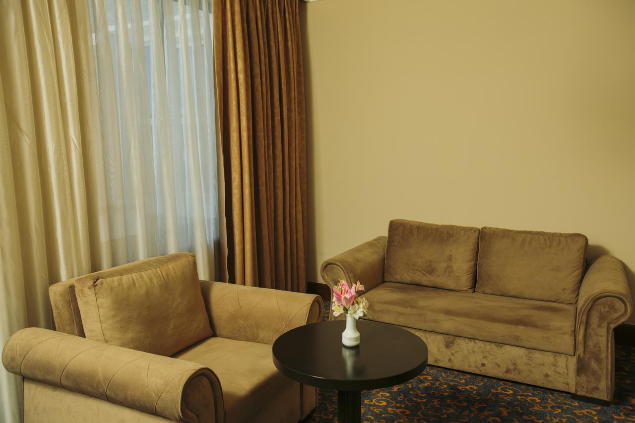 Hotel Intourist Palace Batumi Exterior photo